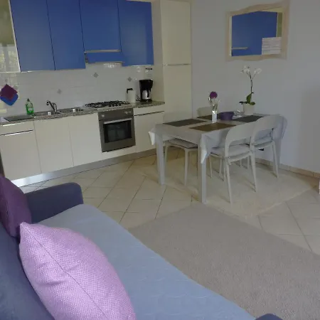 Apartment Azzurra Terrasse Gartenblick Parkplatz Kostenlos 100 Mtr Zum