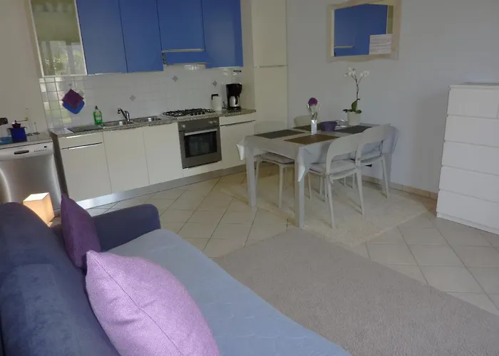 Apartment Azzurra Terrasse Gartenblick Parkplatz Kostenlos 100 Mtr Zum